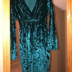 Green velvet dress! So pretty on